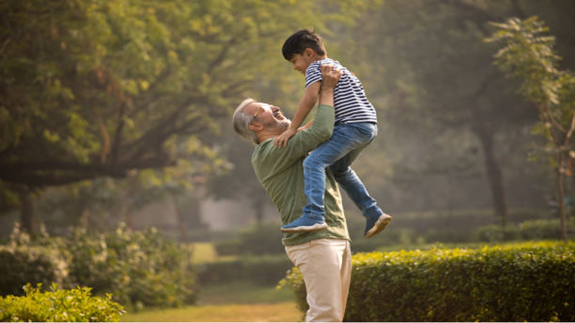 Swapna Shastra If You See a Relative in Your Dream What Does That Mean News in Hindi