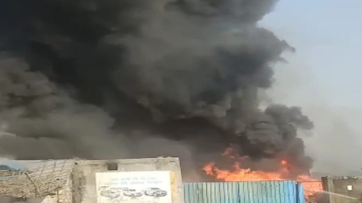fire breaks out in factory having problem to breathing six fire tendors on spot