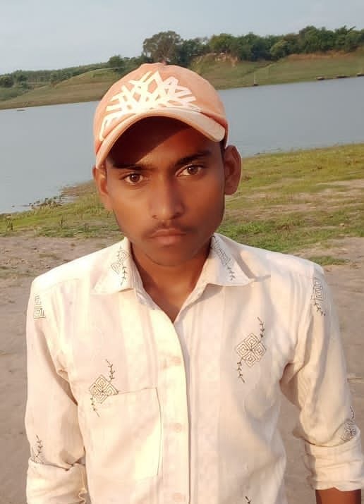 Death of a young man who fell from a truck laden with straw
