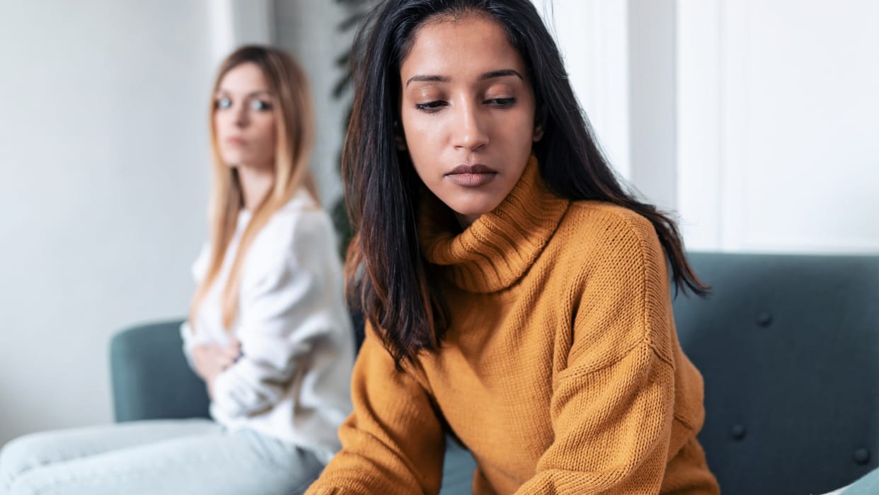 Friendship Tips: Know About Signs That Your Friend Is Hiding Something From You 