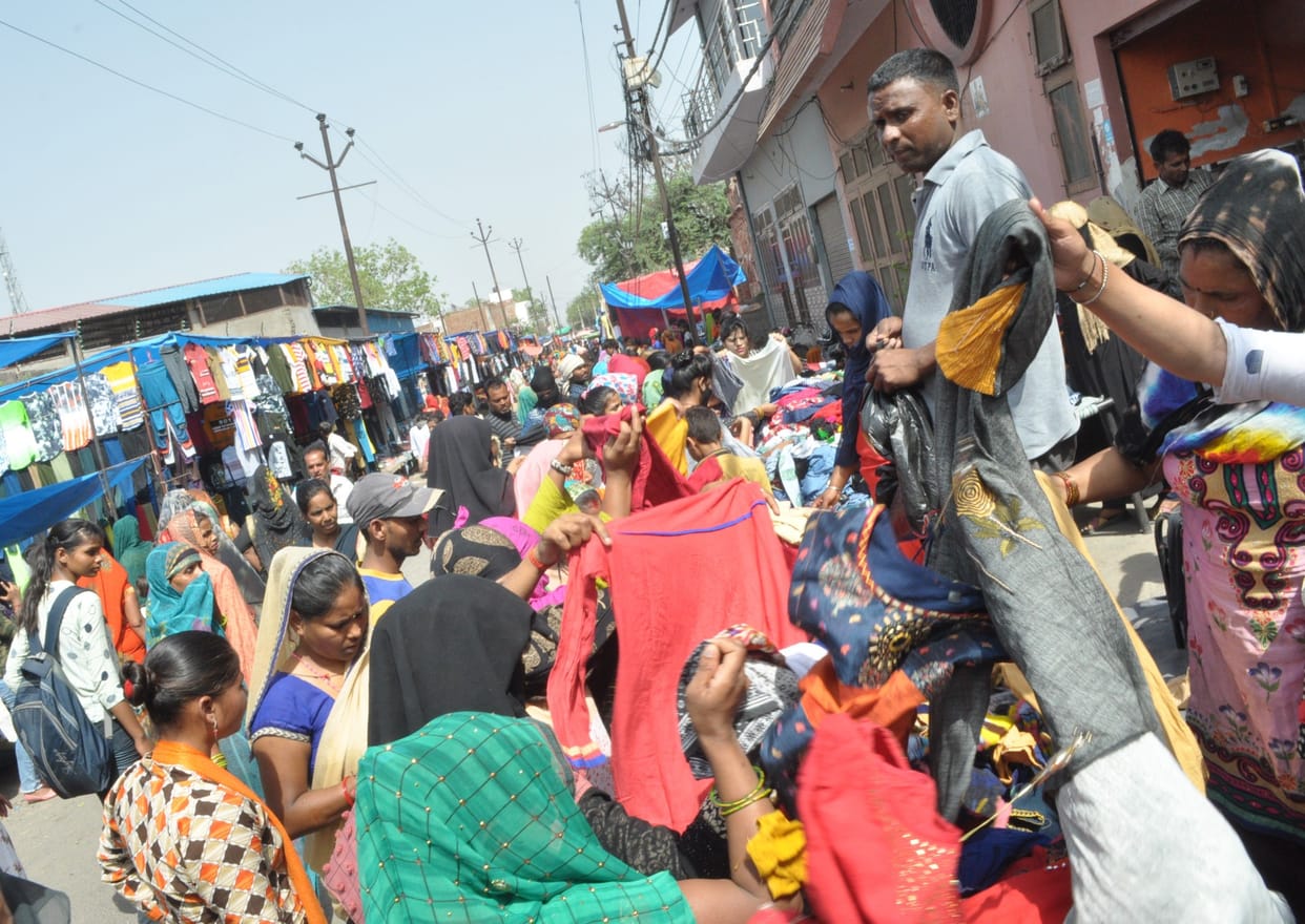 Hathras: Market decorated for Eid-Sahalag, buyers started increasing