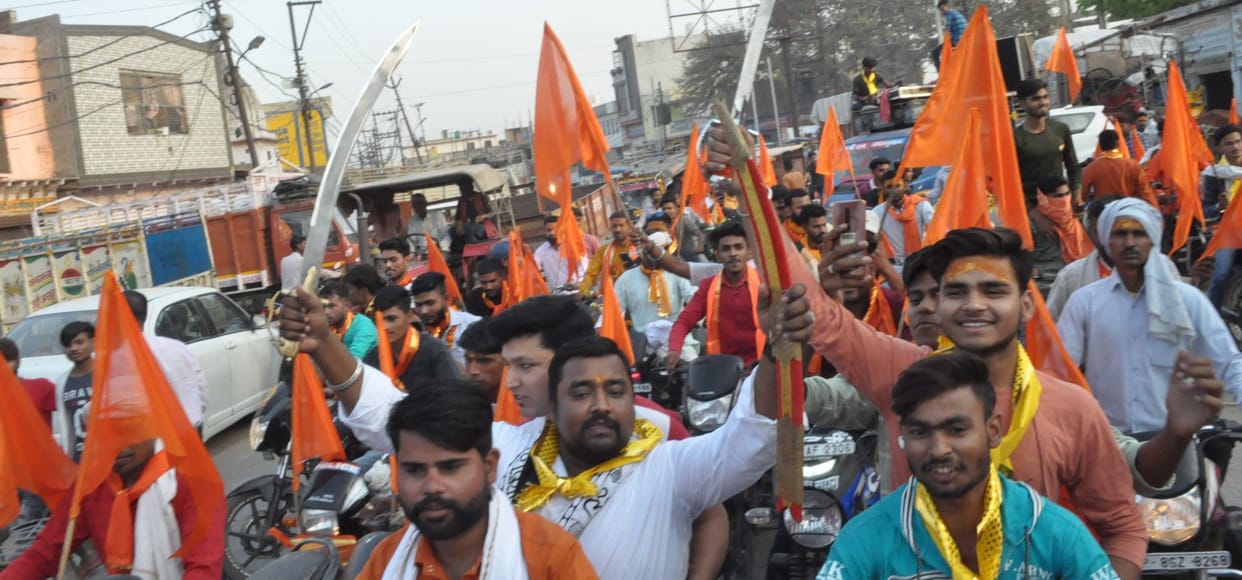 Hathras: The city turned saffron due to the procession, shouted cheers