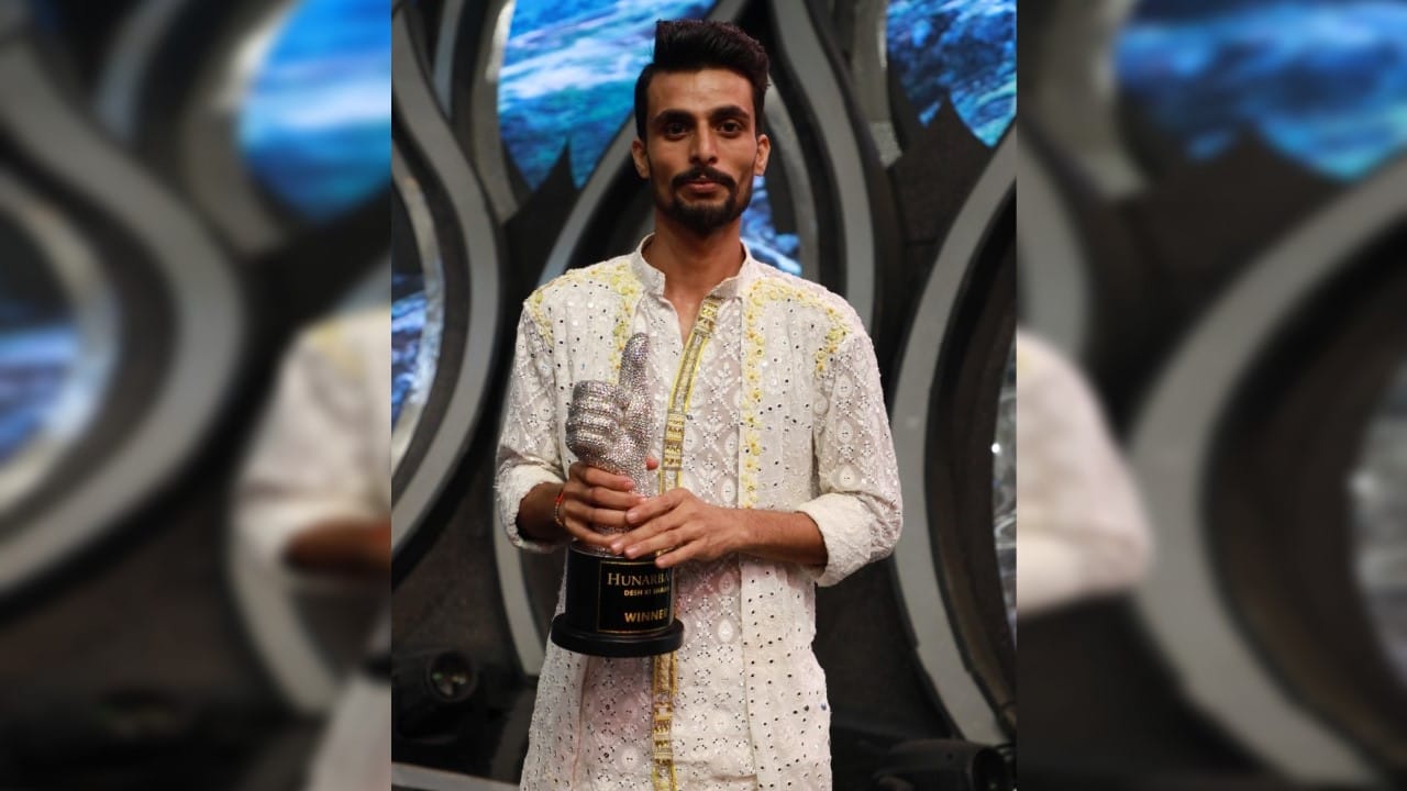 Hunarbaaz Desh Ki Shaan winner Akash Singh gets rs 15 lacs cash Bhagalpur bihar Bhojpuri cinema ravi kishan