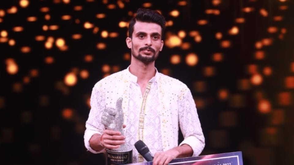 Hunarbaaz Desh Ki Shaan winner Akash Singh gets rs 15 lacs cash Bhagalpur bihar Bhojpuri cinema ravi kishan