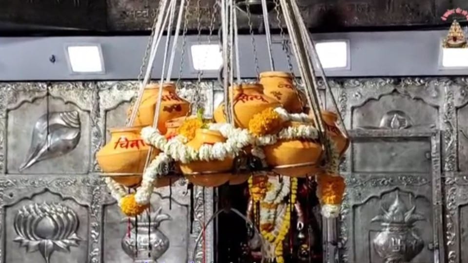 Ujjain: Galantika of earthen urn tied for the coolness of Lord Mahakal, a stream of cold water will flow continuously for two months