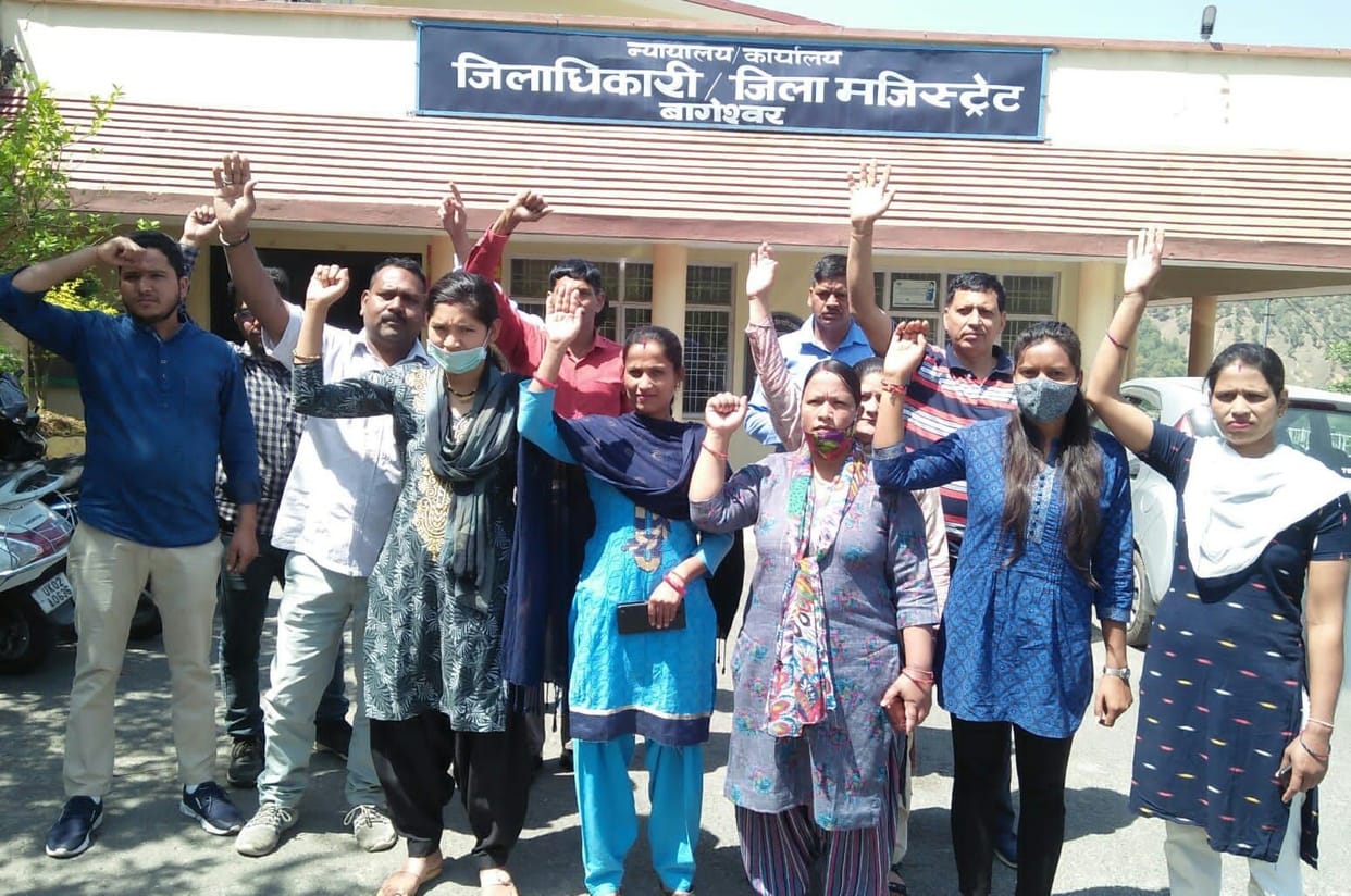 Protesting Workers for Service Extention