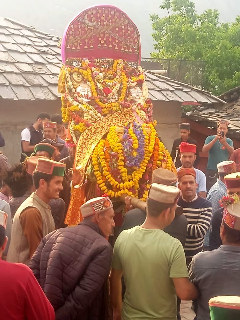 Trambli resonated with the sound of drums, horns