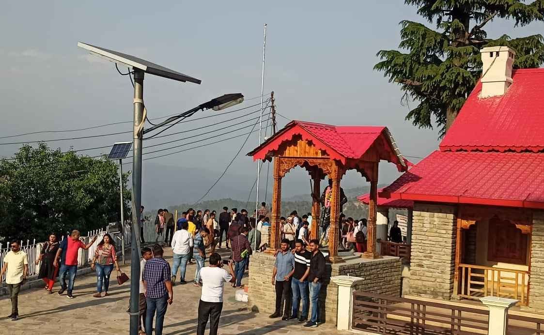 Kausani Full on Touists