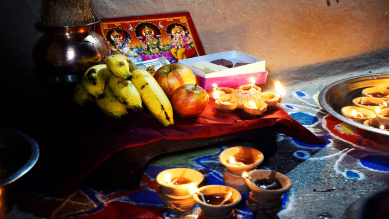 Kuber Dev Powerful Mantra Chanting Benefits Become Millionaire Rich News in Hindi