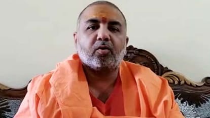 Ujjain: The saints protested - why the loudspeakers of mosques are on, then why the mike of Mahakal temple is turned off ... also raised questions on hotels running under Hindu names