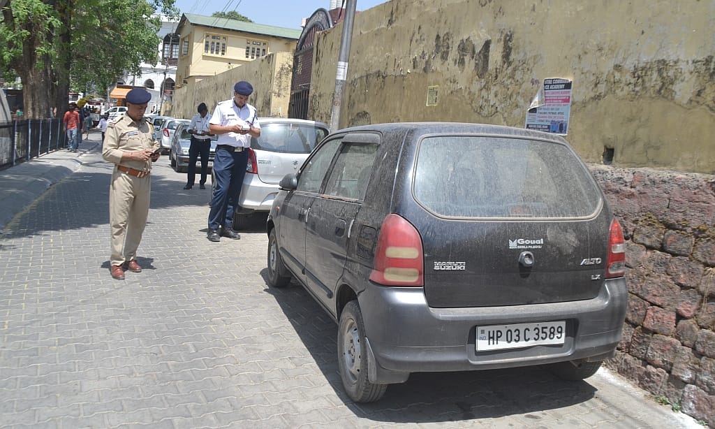 in nahan traffic police did 25 chalan of vechile owners who brake the rules