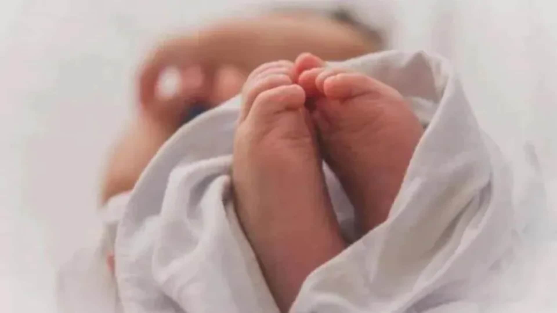 woman gave birth to a child in field, newborn died Waiting for helicopter in pithoragarh