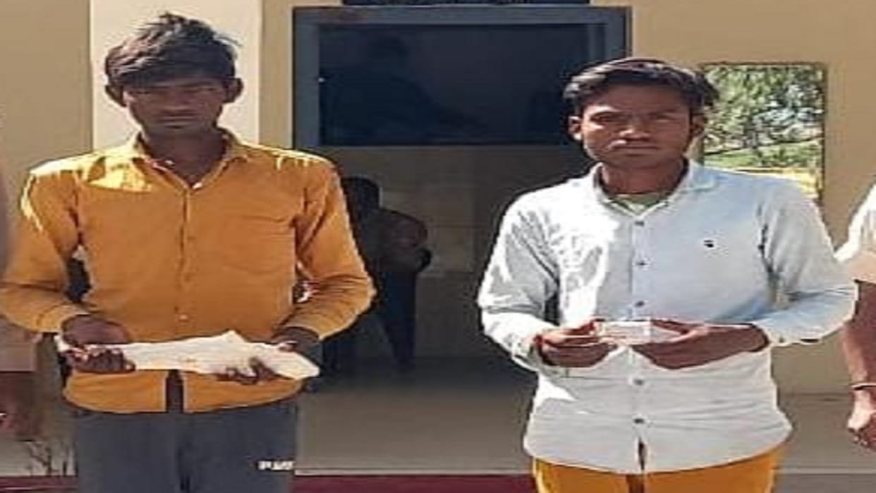 Two accused arrested in Mahoba for posting photos with pistol on social media