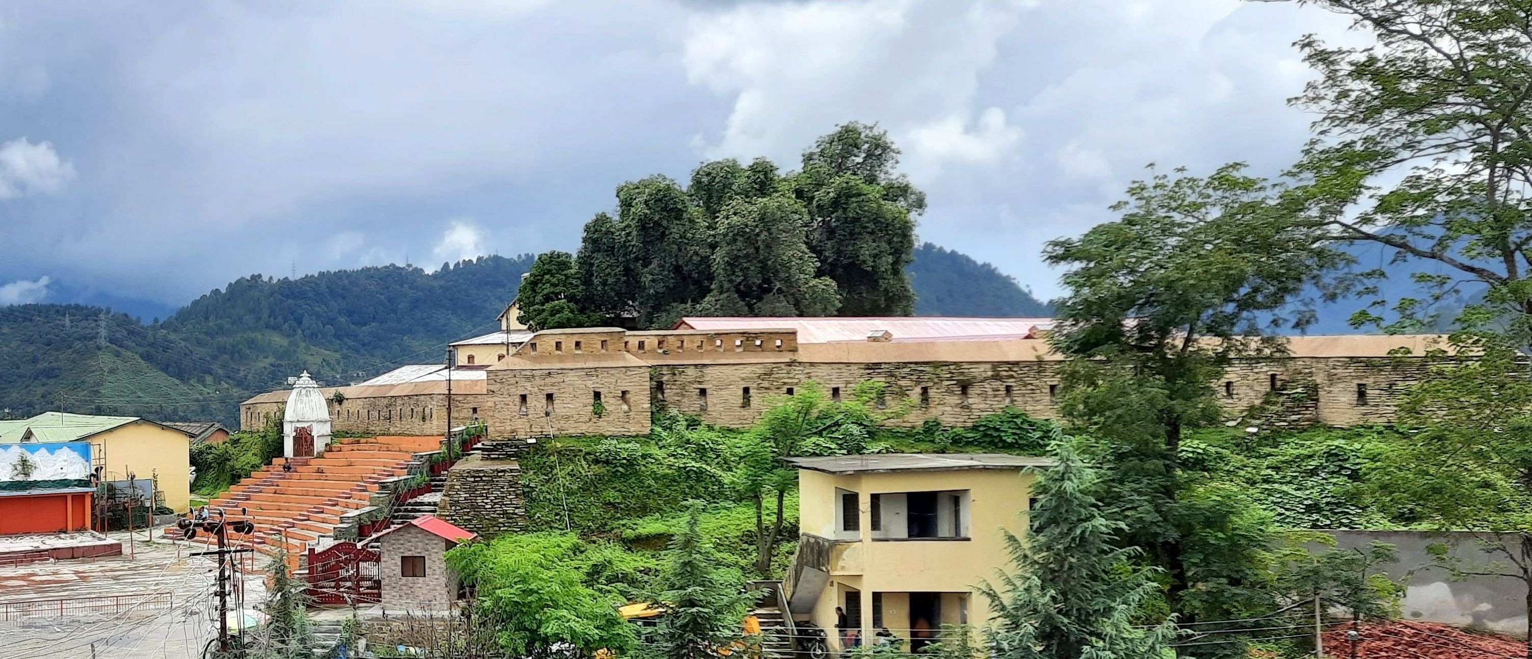 London Fort In Pithauragarh - Pithoragarh News - लंदन फोर्ट बना सैलानियों  के आकर्षण का केंद्र