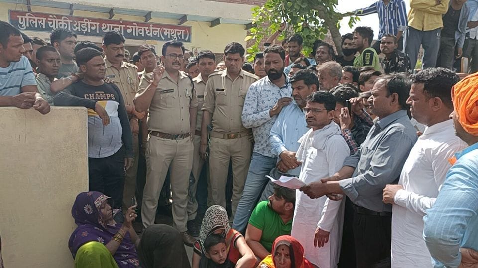 villagers protest outside police chowki after police did not found missing child in mathura
