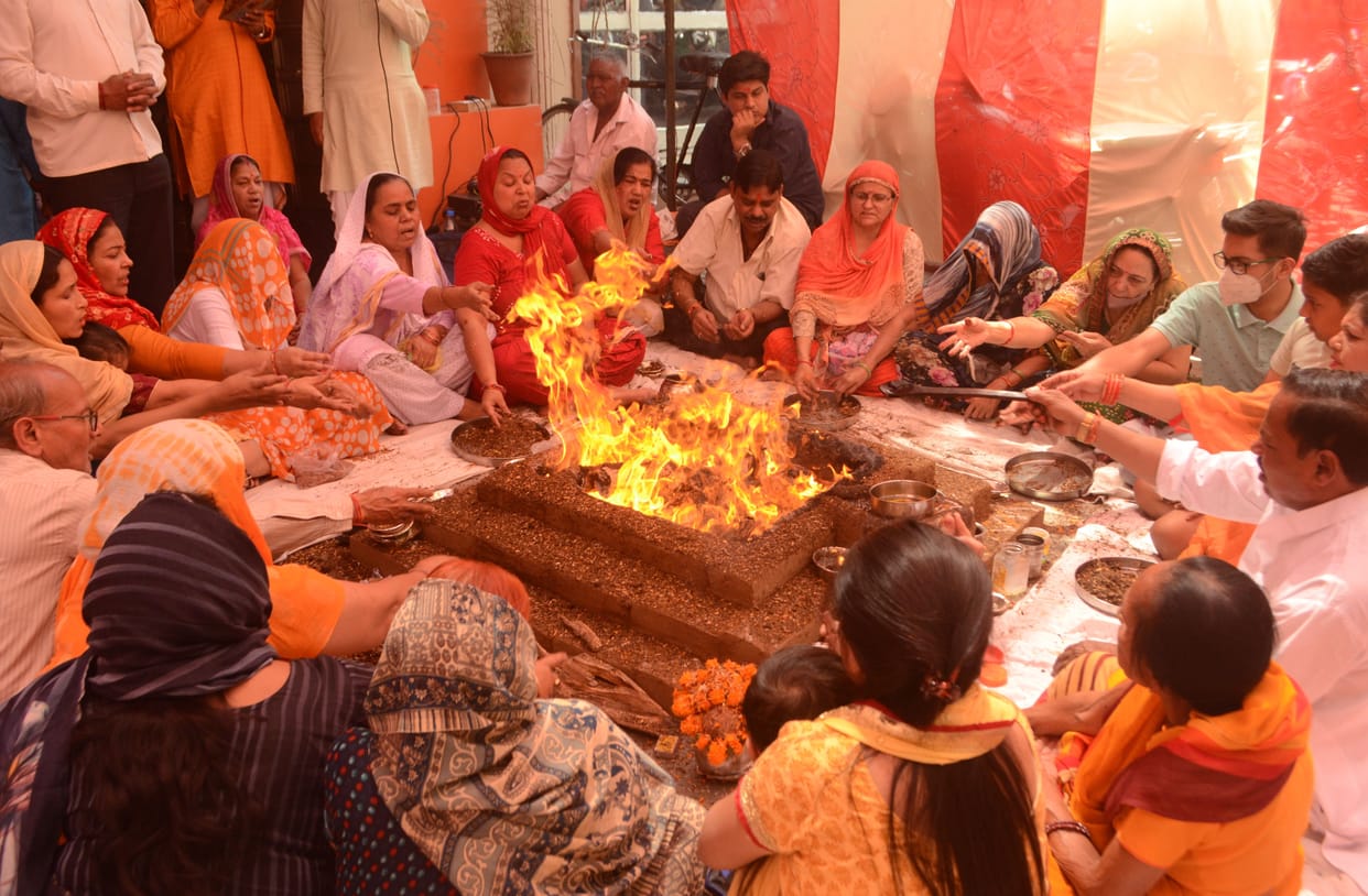 Offered vermilion to Hanuman after worshiping