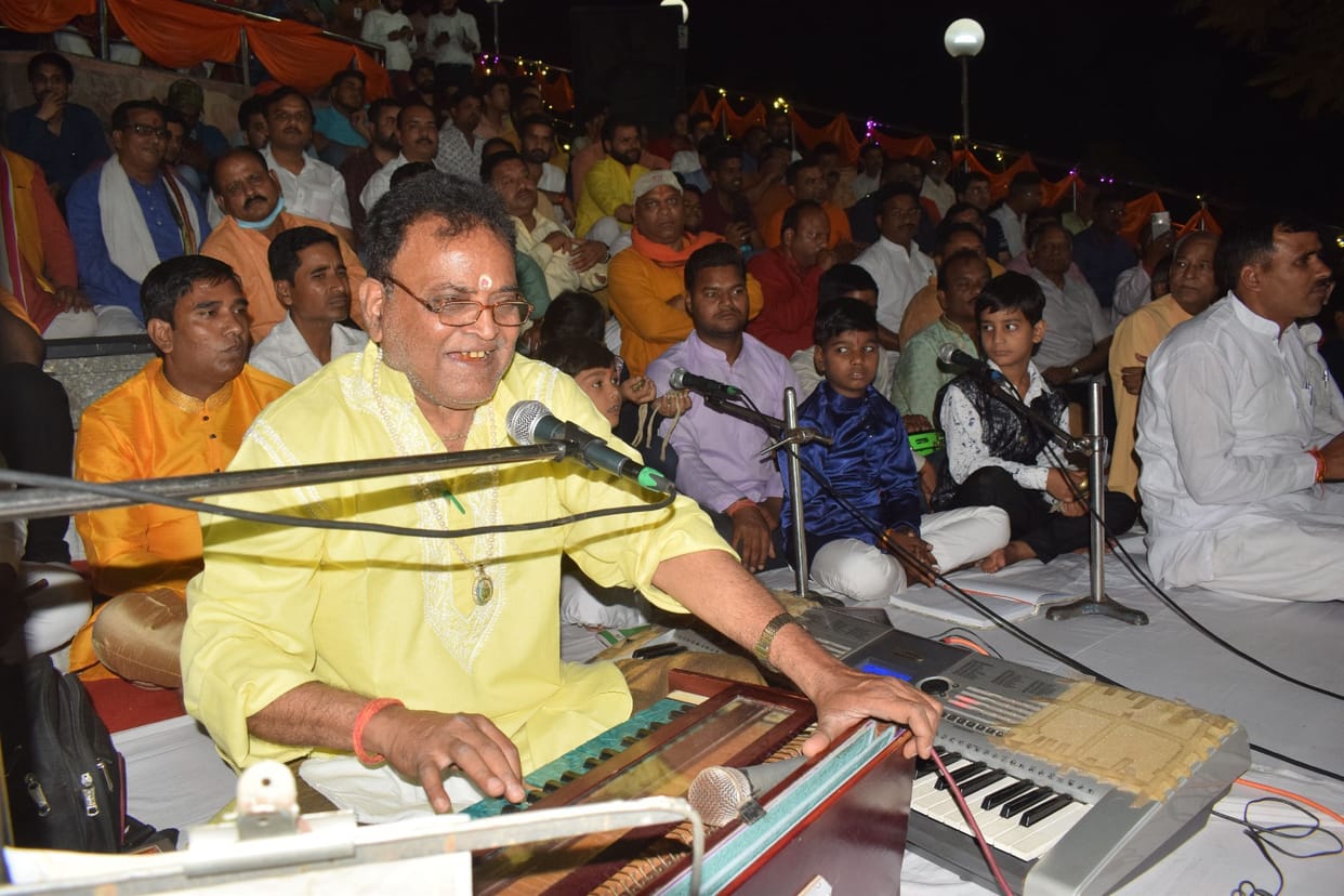 Devotees dance on the hymns of Hanumanji in Bhajan Sandhya