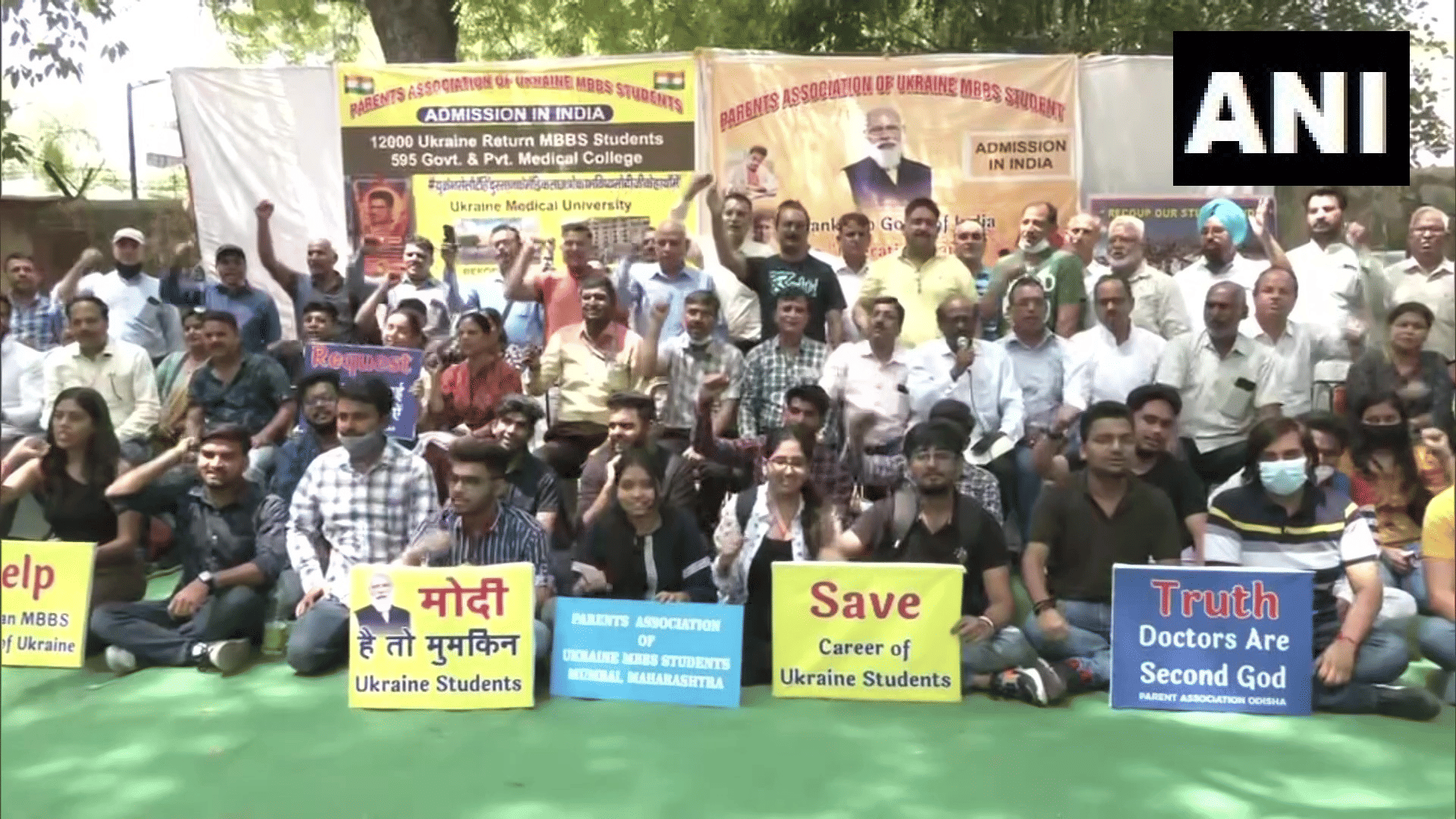 Ukraine Returnee Medical Students Protest at Jantar Mantar demanding admission to Indian institutions