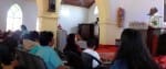 पिथौरागढ़ के मैथोडिस्ट चर्च में ईस्टर पर्व पर बोलते पास्टर। संवाद