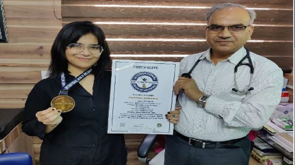 Ananya got International World Records of Excellence Award for painting which earned 26 lakhs
