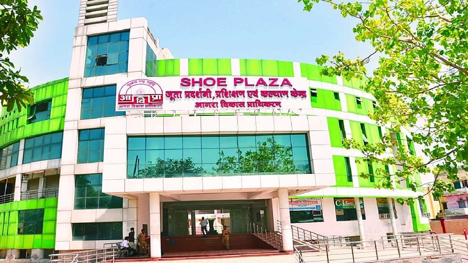 Amar Ujala Foundation day Shoe work started in Mughal era now Agra shoes dominated world in 74 years