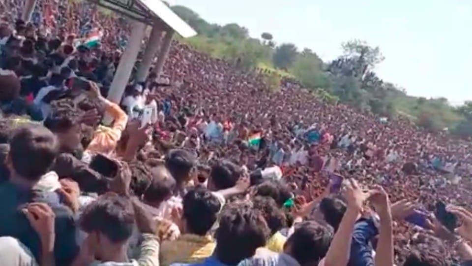 Madhya Pradesh: Last farewell to martyr Arun Sharma in Kupwara in Kanad, crowds gathered, slogans of patriotism were raised