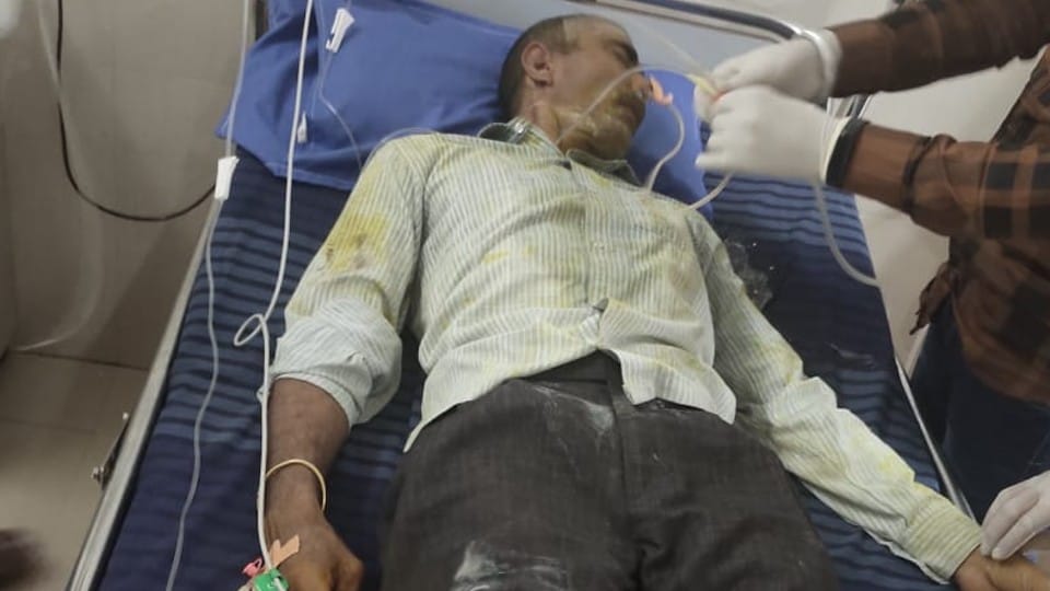 Dewas: Unhappy with selling land again and again, a person drank poison along with wife and son and daughter, all four were hospitalized