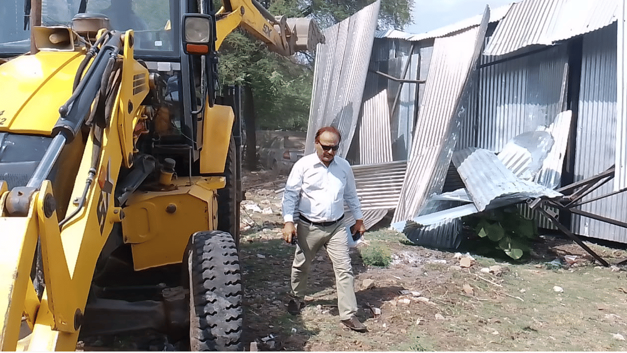 Action on Bhopal encroachment: 5 acres of government land worth 350 crores freed from the possession of former Congress councilor