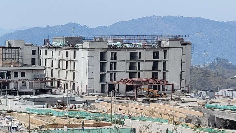 Bilaspur AIIMS: 65 percent equipment of 70 departments reached Kothipura, IPD block also almost ready