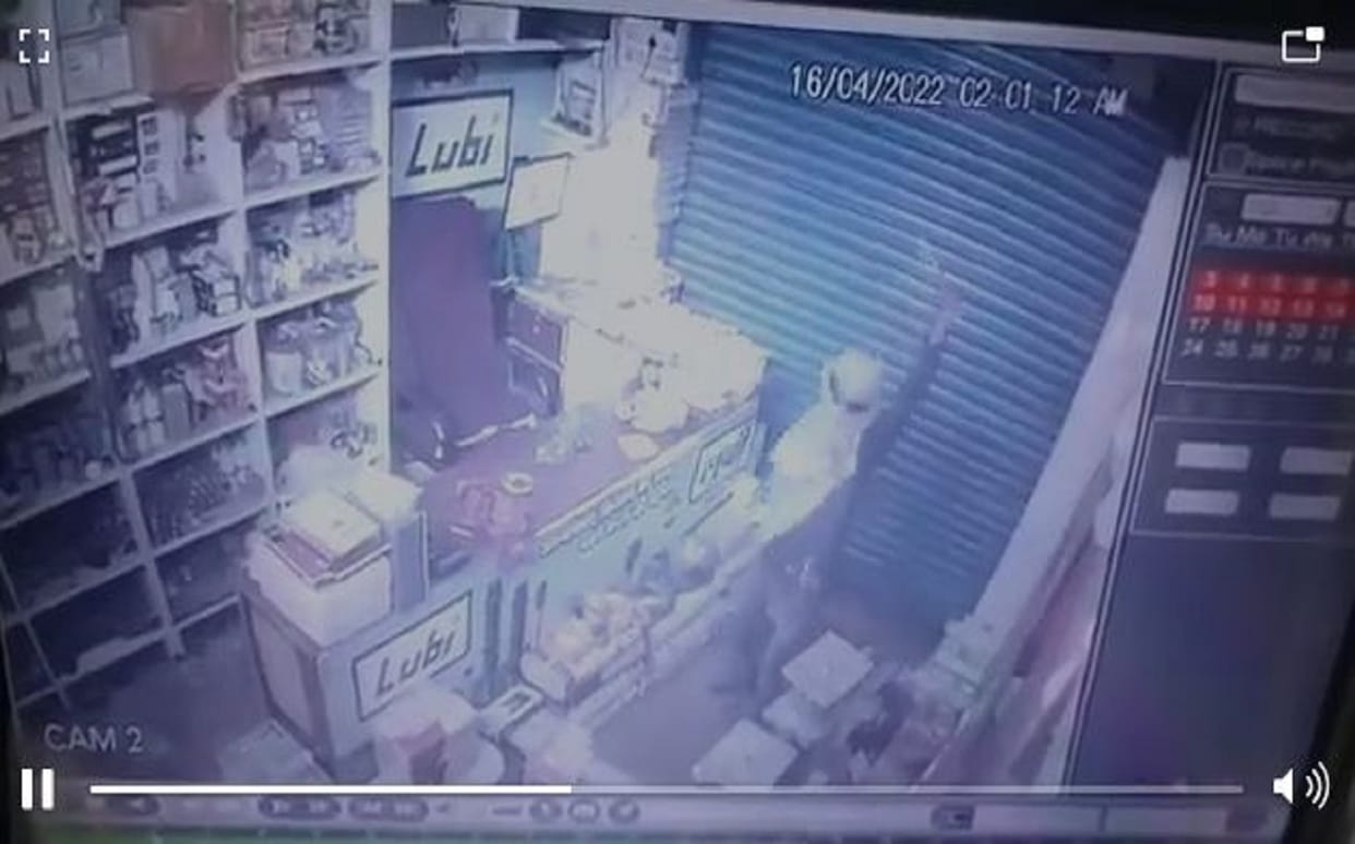Dancing thief in Chandauli After theft in hardware shop he danced fiercely in front of CCTV video viral