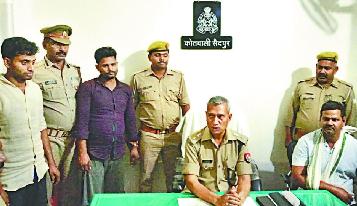 UP police constable kidnapped father of lady constable in one sided love and also demanded ransom money