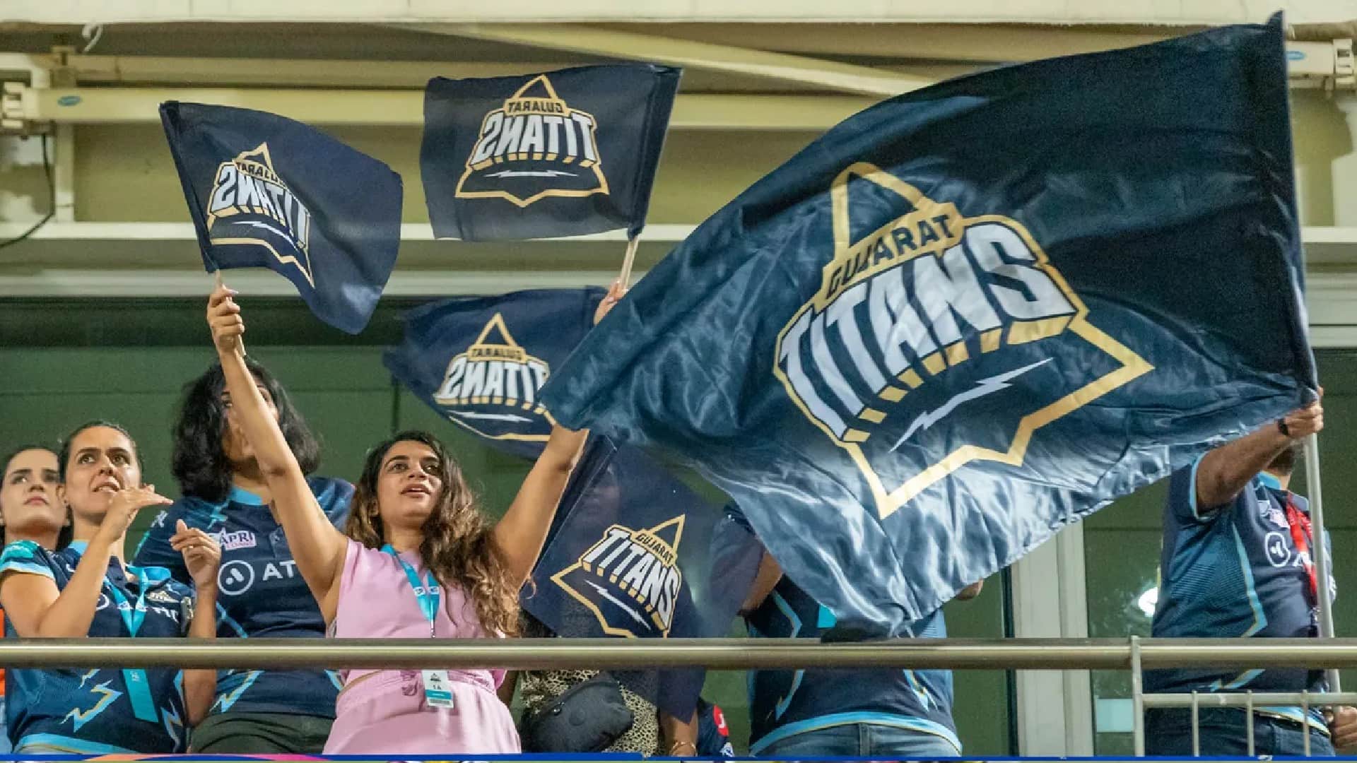 IPL 2022 PBKS vs SRH and CSK vs GT Match Highlights Hindi Dhoni Raina Fans in Stadium