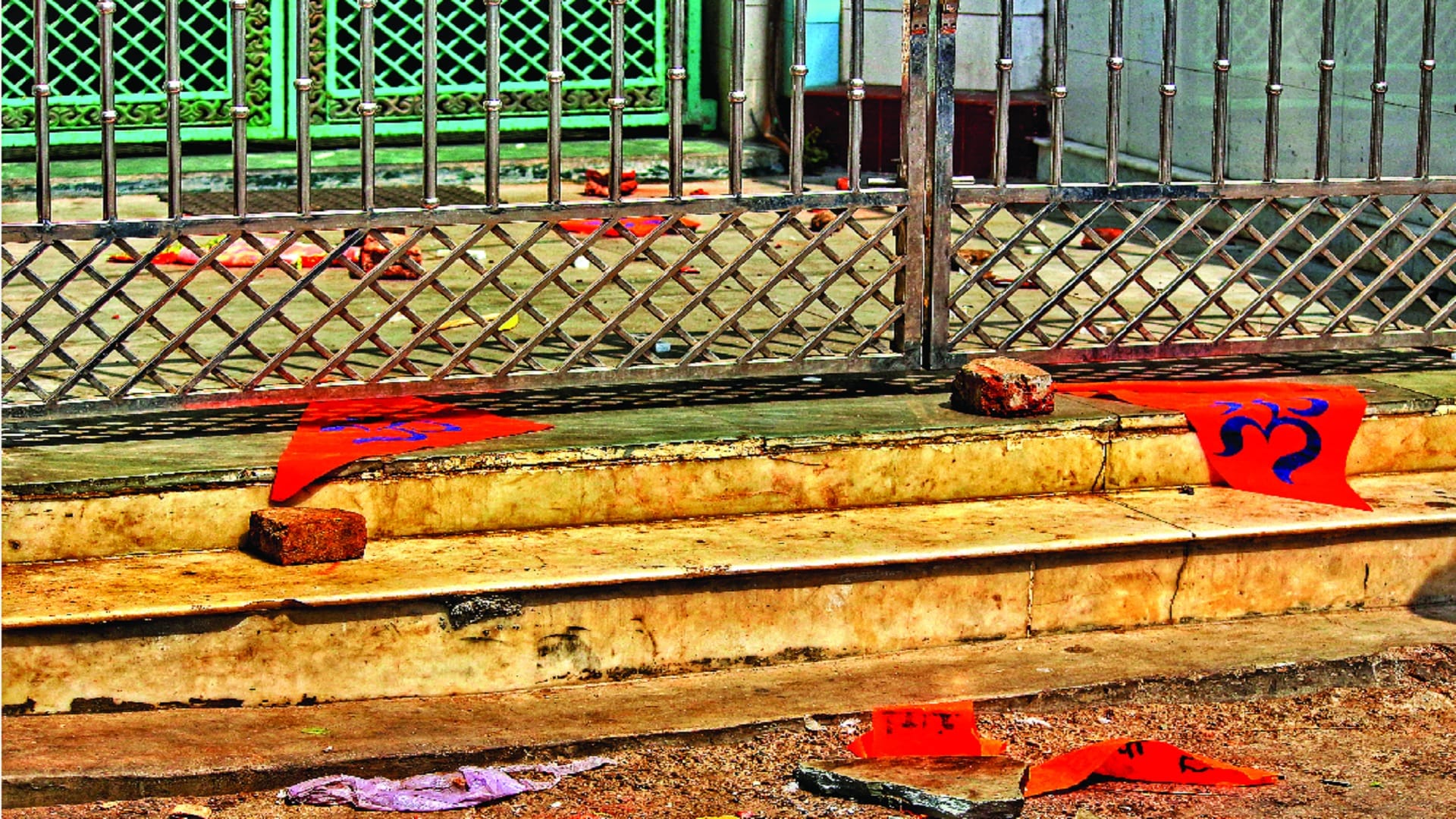 Delhi Jahangirpuri Violence Mischievous elements tried to put saffron flag inside the masjid by jumping door