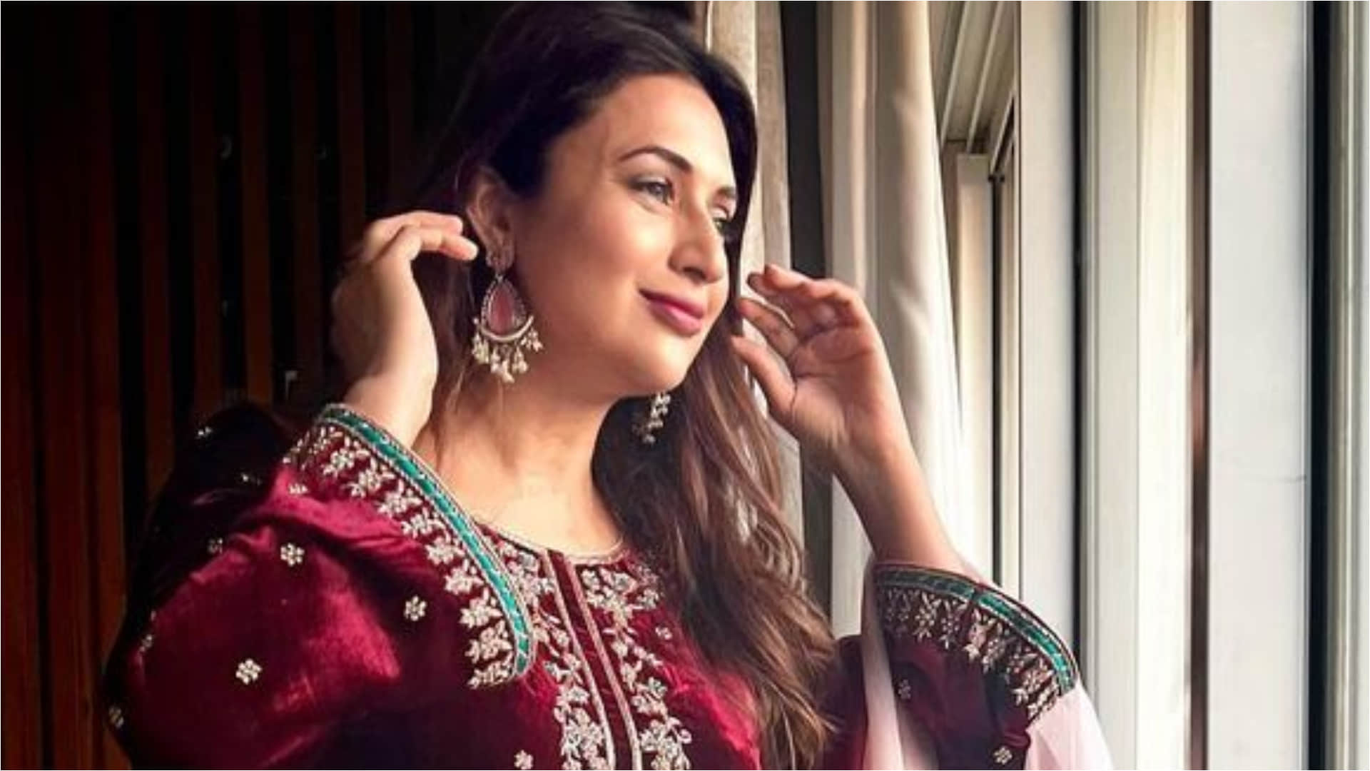 divyanka tripathi look stunning in red sharara for baba siddique iftar party