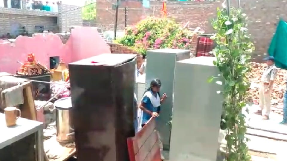 Gwalior: Bulldozers ran on the houses of two smack smugglers, the second action at the house of one of the accused, was rebuilt after breaking