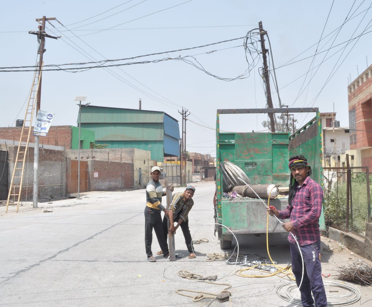Hathras: In the scorching heat, there is electricity for seven hours