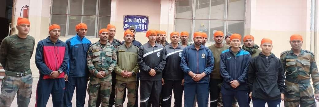 22 more jawans reached Govindghat to remove snow from the faith path of Hemkund Sahib
