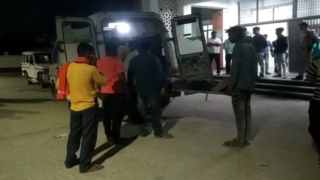 Amethi Speeding truck hit Bolero six including father and son died on the spot four injured