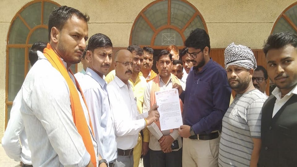 Hindu Jagran Manch warned to read Hanuman Chalisa on the road in Firozabad