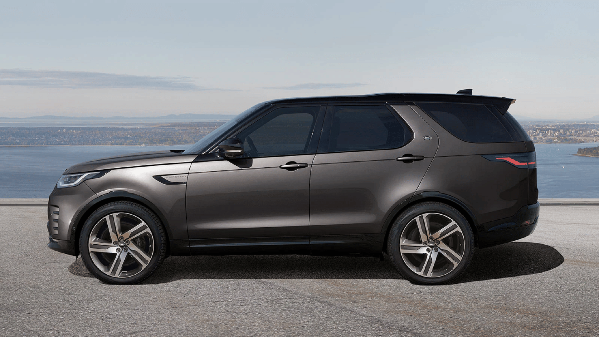 Land Rover Discovery Metropolitan Edition SUV Jaguar Land Rover launches Discovery Metropolitan Edition SUV in India Know Price Features Specifications