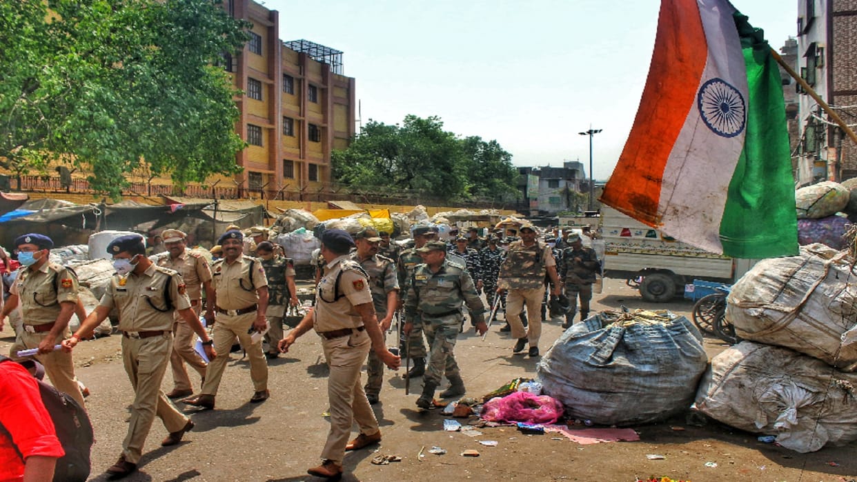 Delhi Jahangirpuri Violence Tension due to Hanuman Chalisa on the road in Old Seemapuri