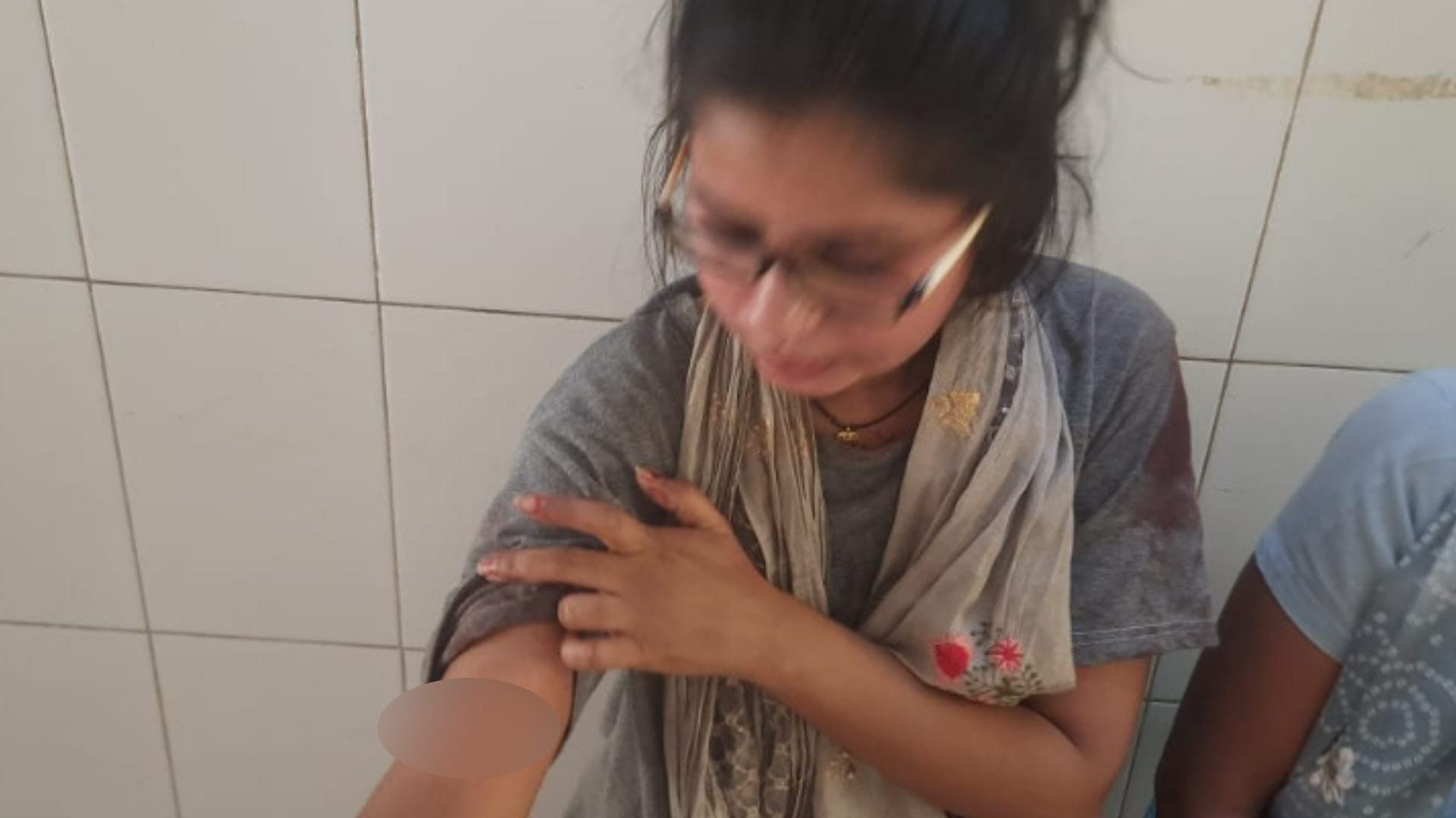 Murder in sardhana :   for love affair in Meerut, injured