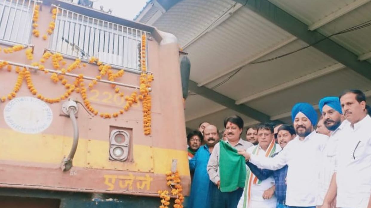 Congress said BJP was serving lies: Teerth Darshan scheme did not stop in Kamal Nath government, but more trains reached the place