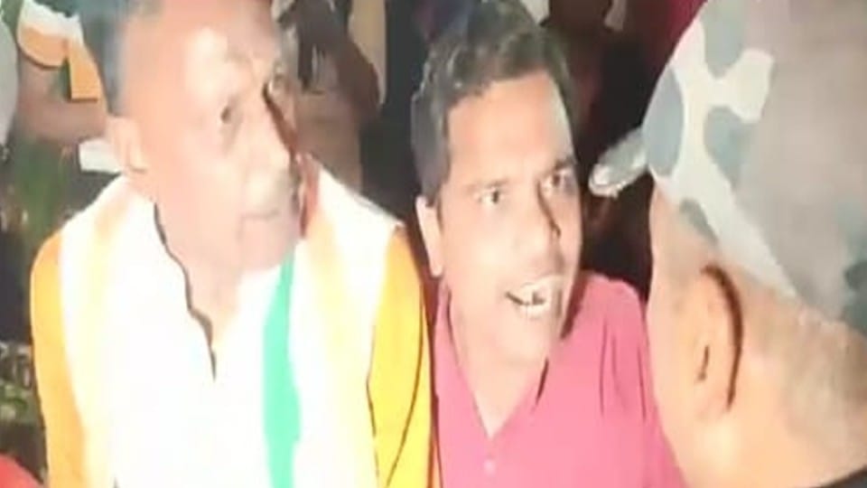 Indore: Former CM Kamal Nath came to the city, met Congress leaders, said on Khargone incident - BJP trying to divide the society