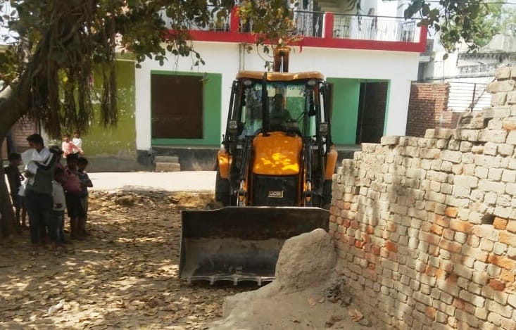 pond land free in village majhola