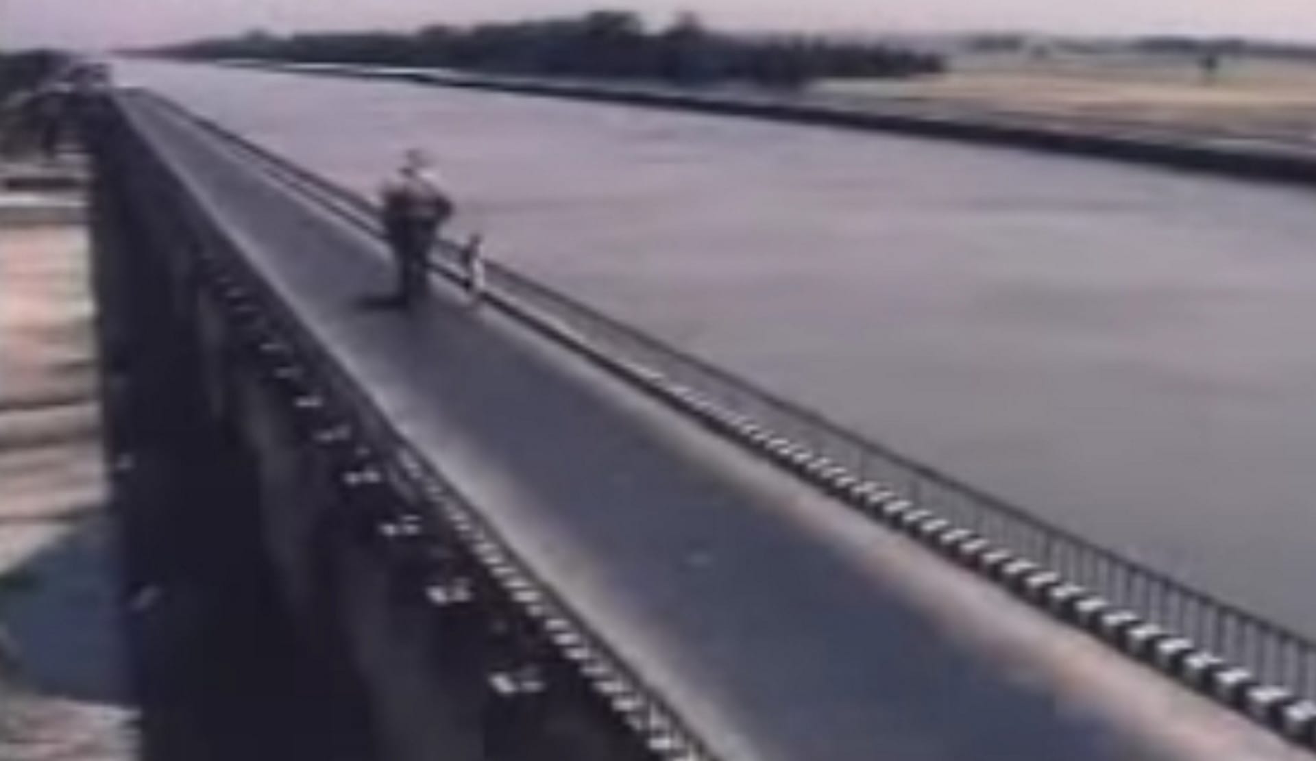 Nanha Munna Rahi Hoon song scene was shot on aqueduct of gangnahar