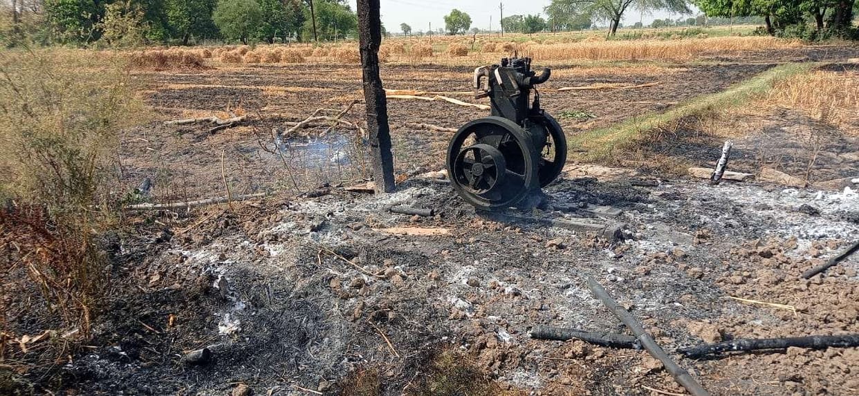 14 bighas of crop ashes from the spark of the harvester