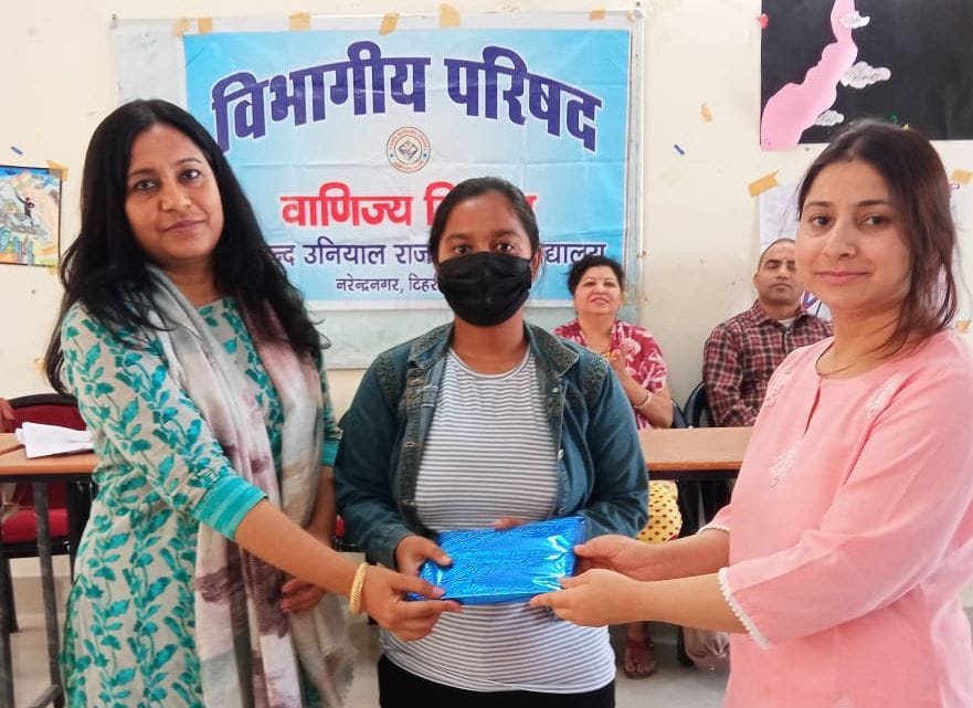 Priyanshi in poster and essay, Srishti tops in quiz