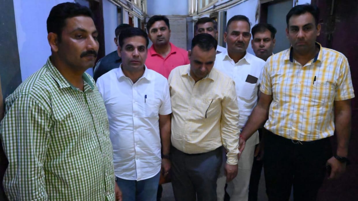 Vigilance in Bhiwani caught the SDO of Pollution Control Board taking a bribe of 28 thousand rupees