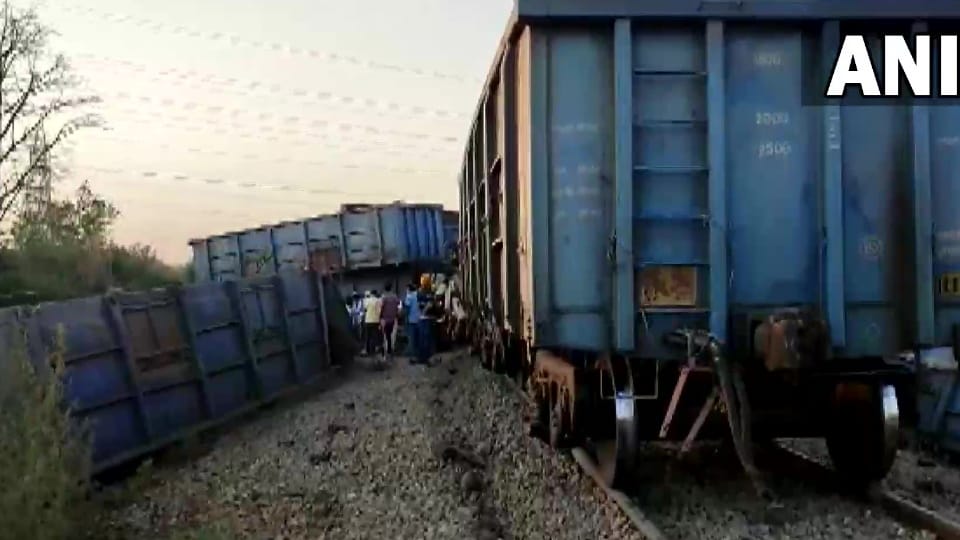 16 wagons of goods train derailed at Rupnagar of Punjab 